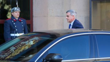 Оформя се нов лидер и тежки битки при левите политически