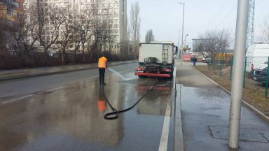 Започва миенето на улиците и булевардите в Русе 
