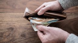 Над 75% от българите все още се затрудняват при покриването на всекидневните си разходи