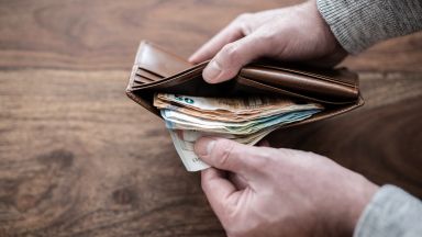 Шофьорът на мотометачна машина Гошо Каракехайов от ОП Чистота е