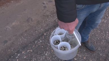 Кмет реши да изрази недоволството си от качеството на пътищата