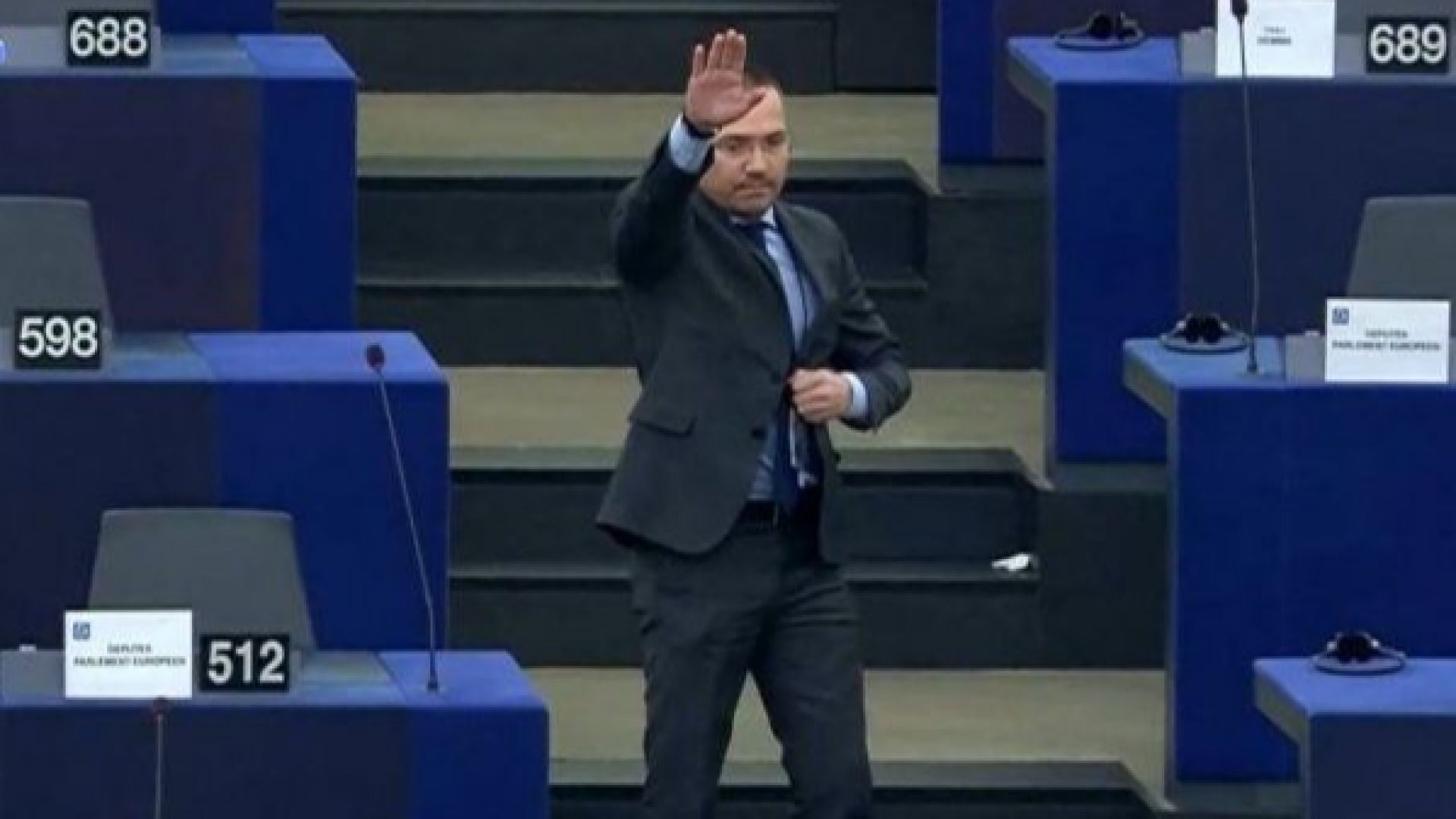Ангел Джамбазки отправи нацистки поздрав в европарламента