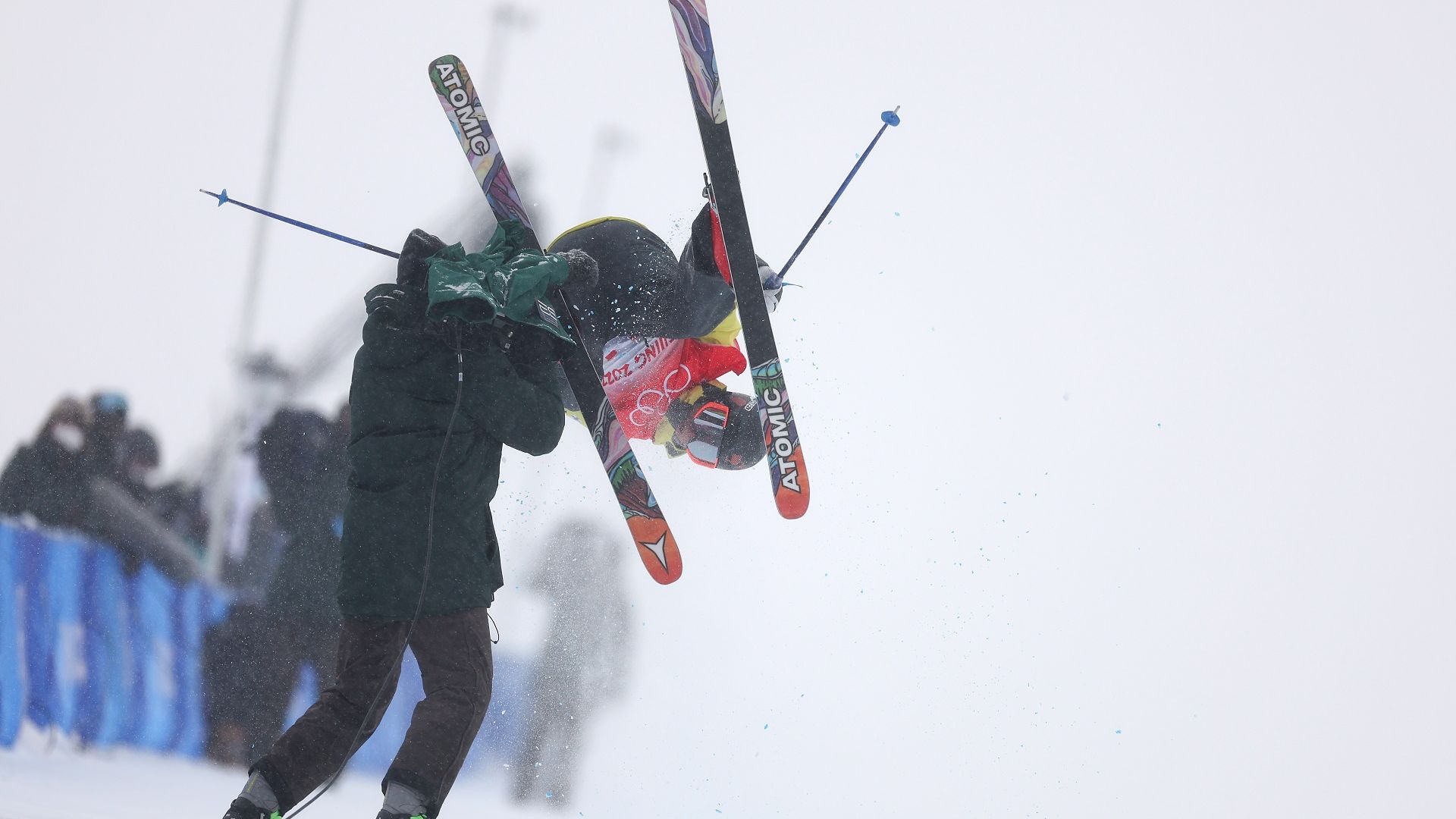 Финландски скиор се блъсна в оператор и счупи ключица на Олимпиадата