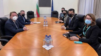 Еврокомисарят по въпросите на съседството и разширяването Оливер Вархеи ще