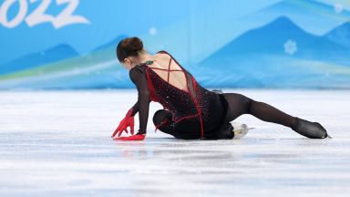 Провалът застигна Валиева във волната програма и тя остана без медал