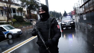 Екипи на Отдела за борба срещу тероризма на Истанбулската полиция