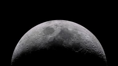 Японски астроном засне как обект се блъска в Луната