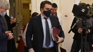 Финансовият министър Асен Василев каза в кулоарите на парламента че
