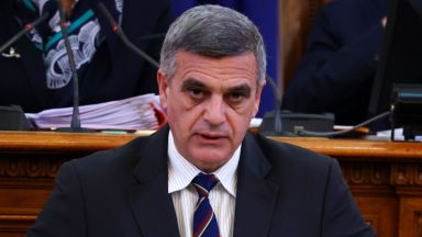 Докато Стефан Янев е бил министър от България не е