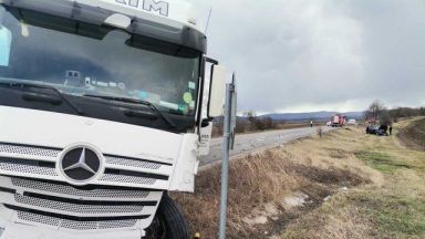Шофьор е загинал в катастрофа станала малко след 13 00 ч