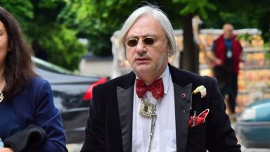 Известният столичен бохем Любомир Милчев Денди е оцелял след