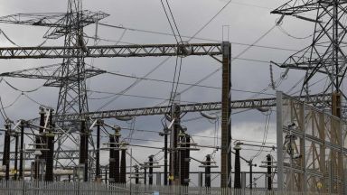 Франция инвестира над 2 млрд. евро в електрическата компания Е Де Еф