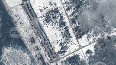 Спътникови снимки показват военна активност в Беларус Крим и Западна