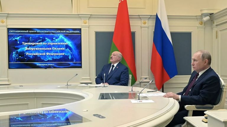 В компанията на беларуския си колега Александър Лукашенко руският президент