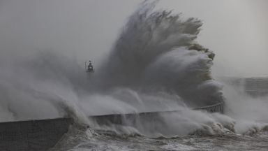 Бурята Юнис отне живота на най-малко 13 души в Северозападна Европа