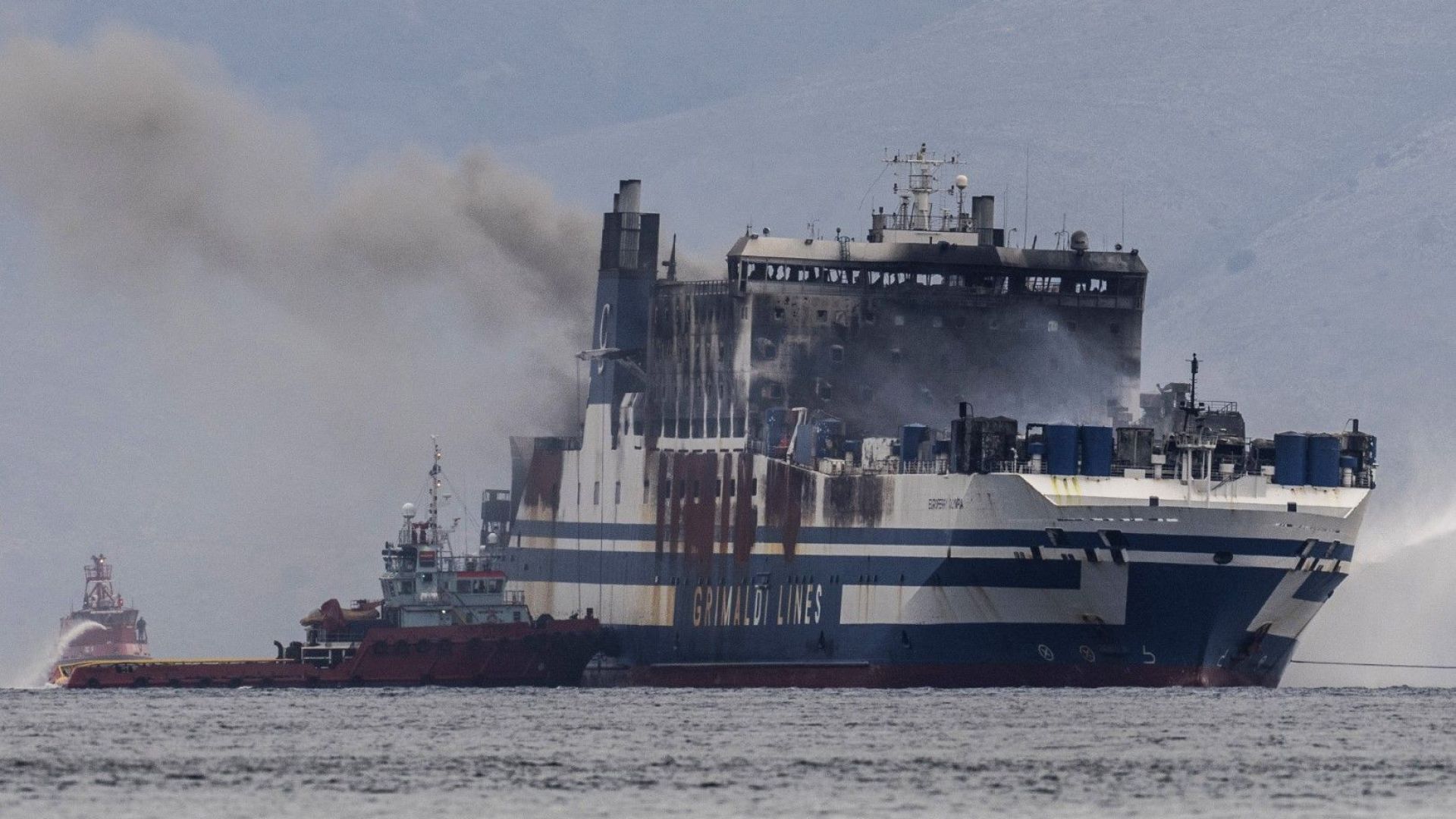 Пожарогасителите на изгорелия ферибот край Корфу са били празни