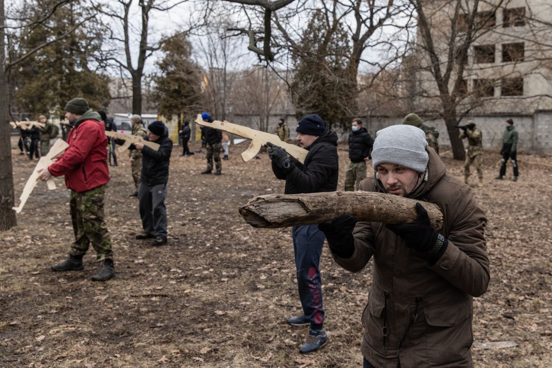 Цивилни на бойно обучение в Украйна 