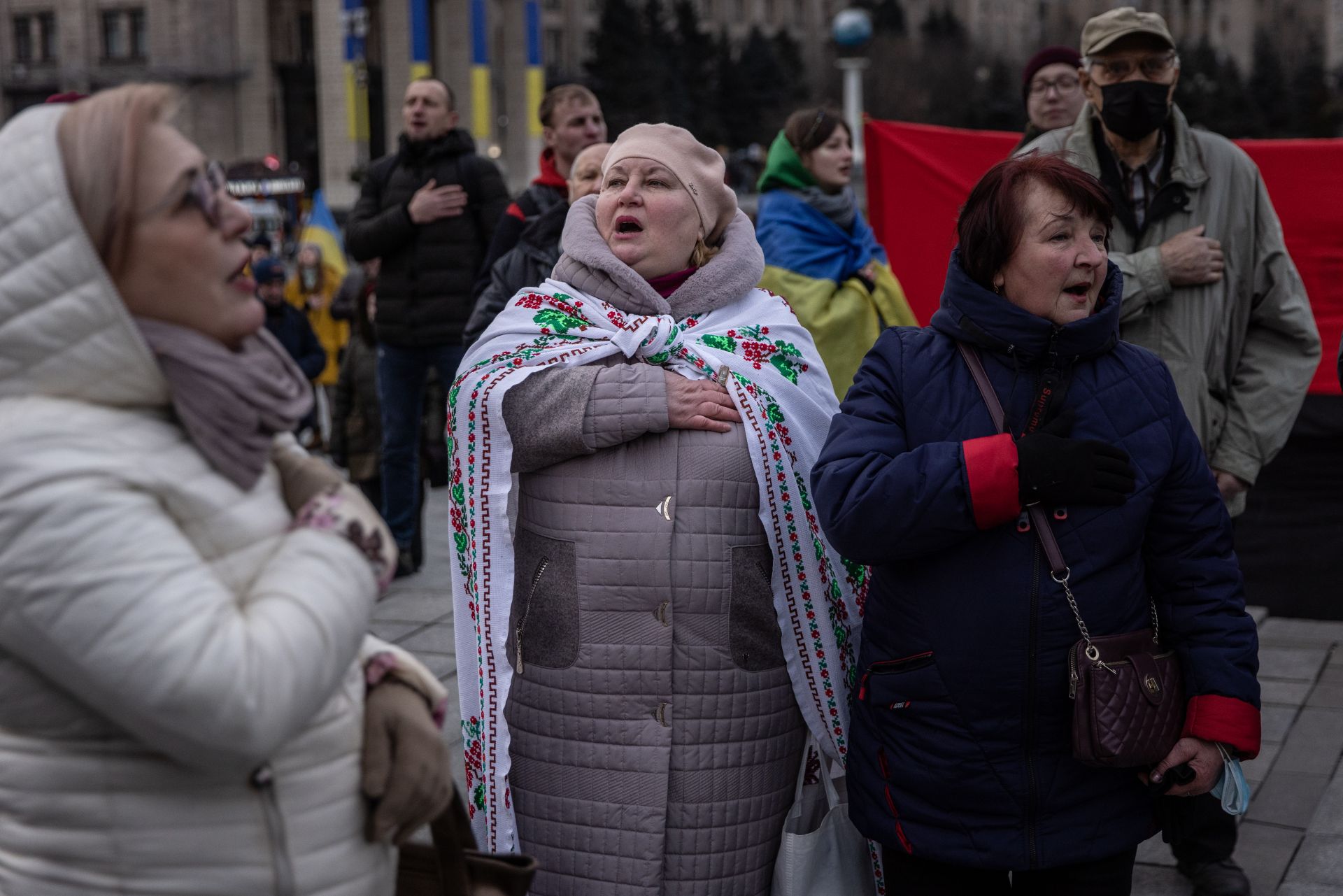 Жени пеят патриотични украински песни
