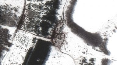 Сателитни изображения показват ново разполагане на бронирани части от руски