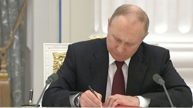 Путин призна с указ независимостта на ДНР и ЛНР: Руските войски влизат в Донбас (видео)