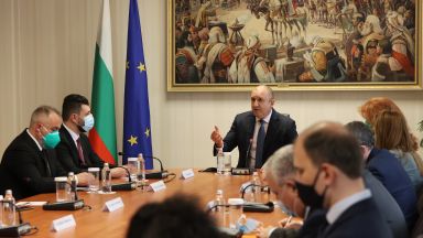 Българи от РСМ разтревожени, че кабинетът "Петков" ще отложи защитата на правата им  