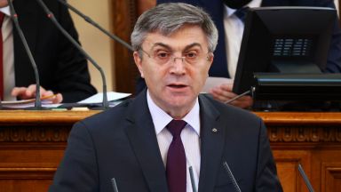 Карадайъ: Трите власти в България в момента не функционират 