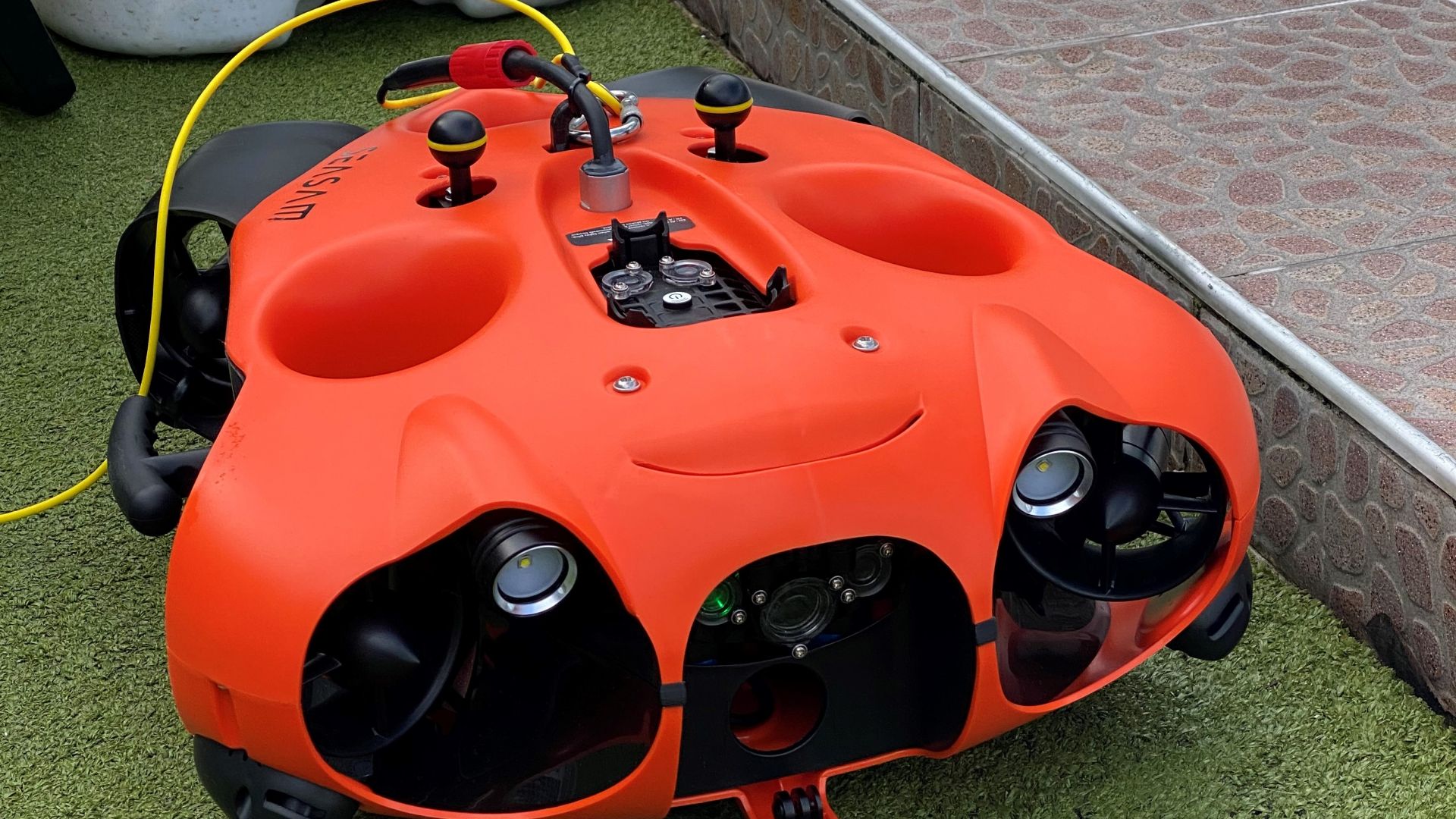 Във Варна тестваха подводен дрон