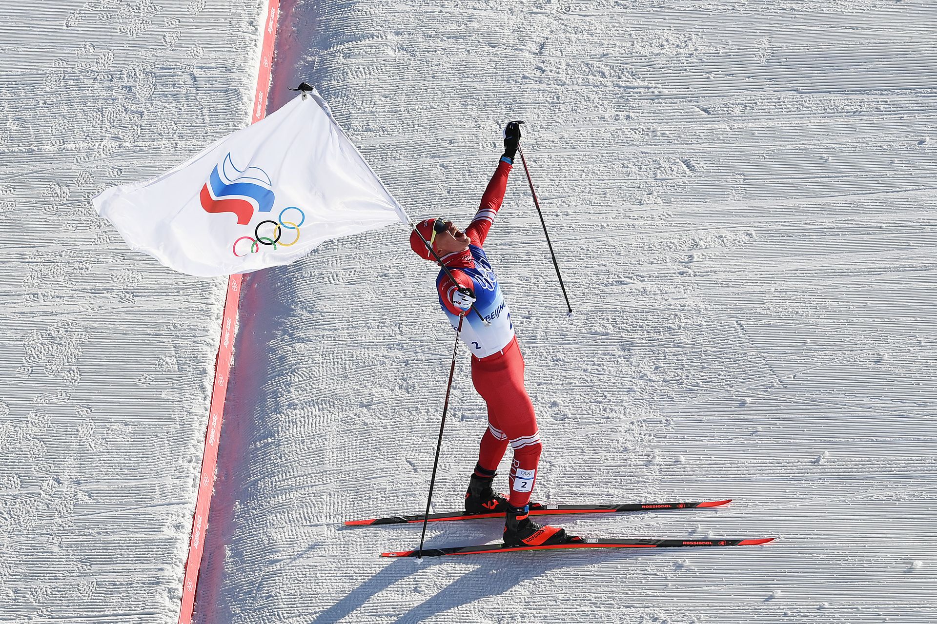 Ски бегачът Александър Болшунов пък обра медалите в своя спорт