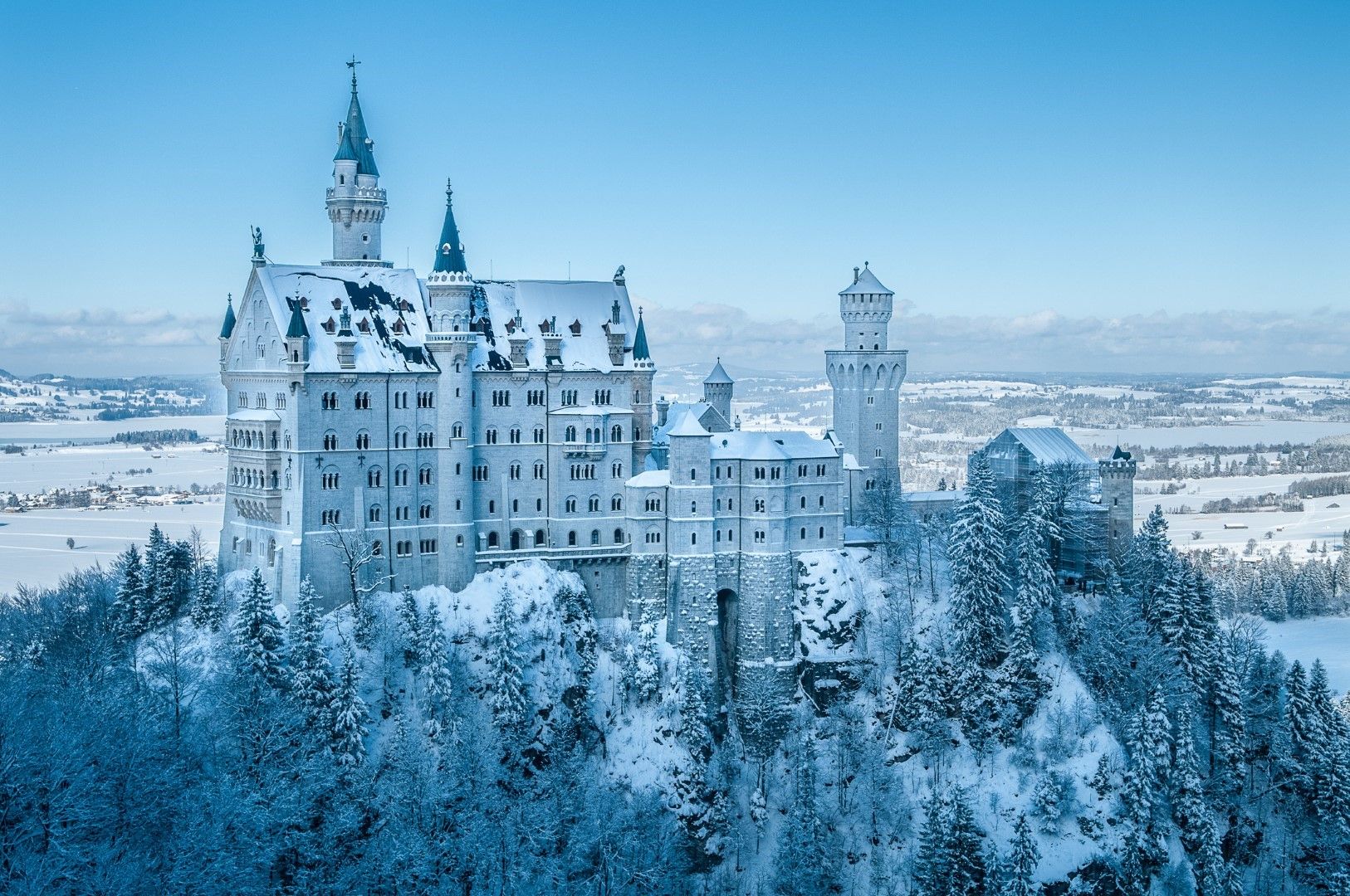 Зимна гледка към замъка