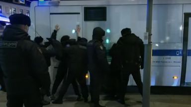 Полицията в Русия е задържала над 1000 души по време