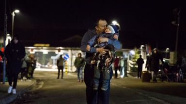 Докато светът гледа отдалече както по рано украинският президент каза за