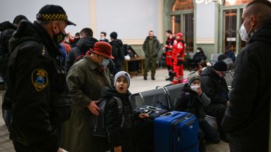 Унгария ще отвори хуманитарен коридор за граждани на трети страни