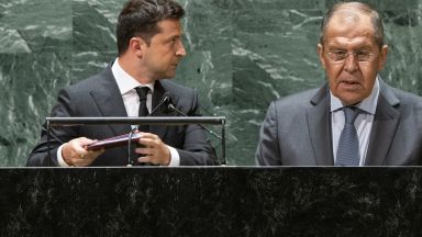 Украинският президент Володимир Зеленски призова Владимир Путин да седнат на