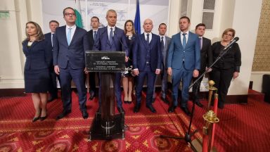 От Възраждане ще сезират прокуратурата за поругаване символите на българската