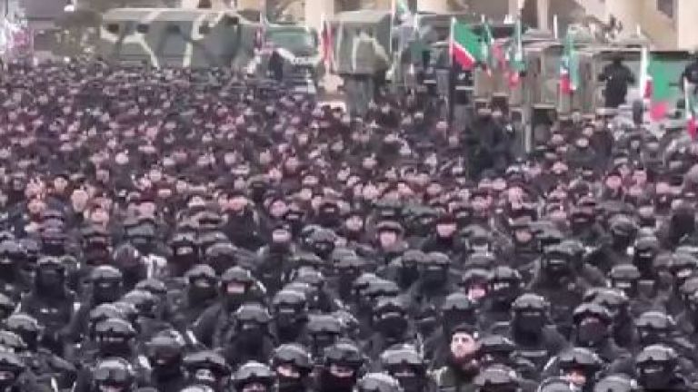 Близо 10 000 чеченци тръгват от Грозни към Украйна, за