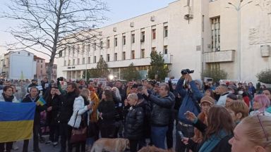 Втори ден на протести пред руското посолство в София в