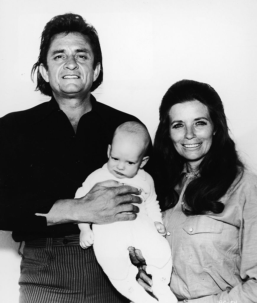 Джони Кеш със съпругата си Джун Картър и синът им Джон