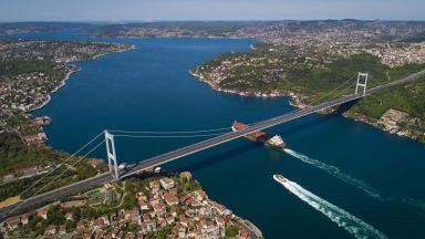 Турция ще затвори проливите Босфора и Дарданелите за руски кораби