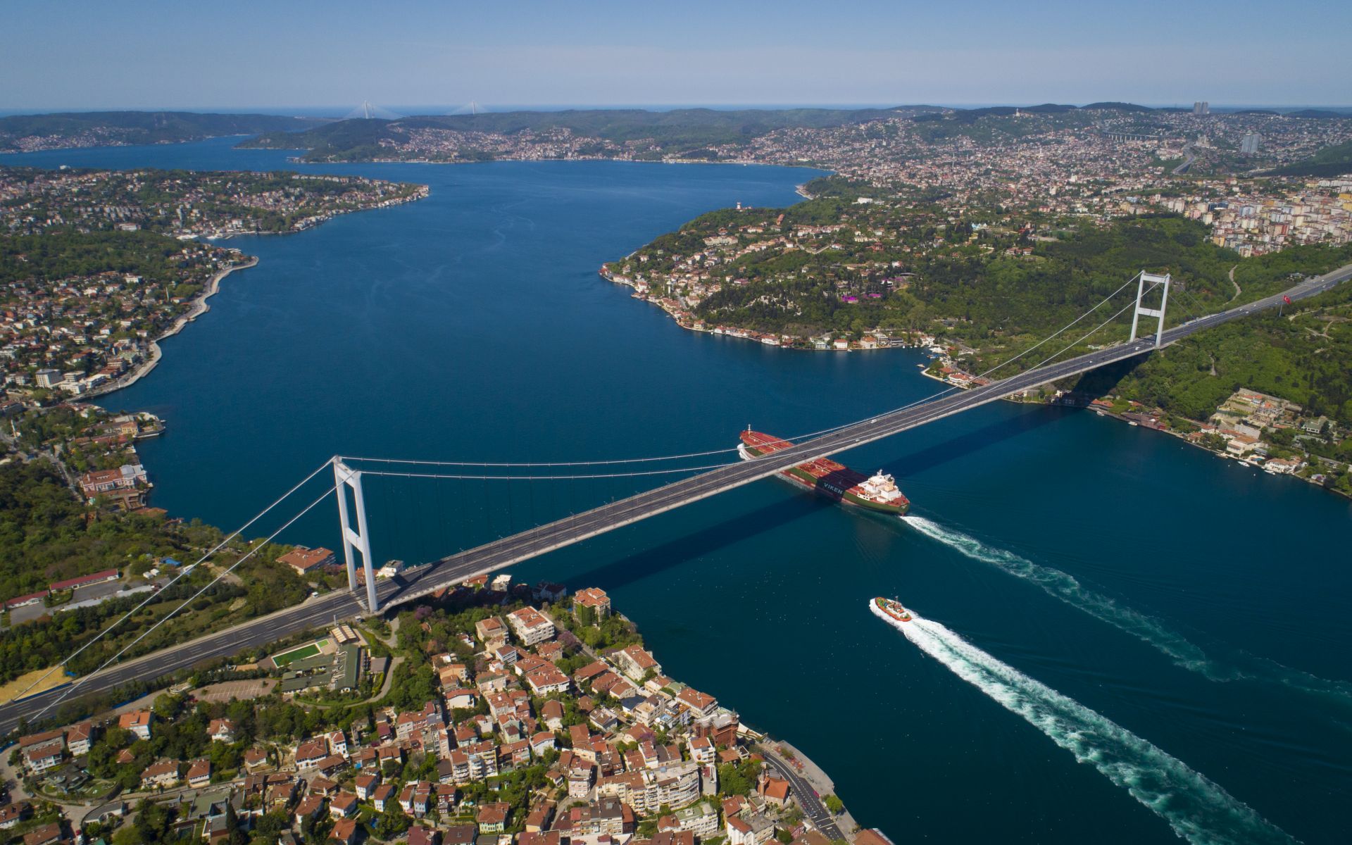 Турция планира да увеличи петкратно таксите за преминаване на търговски кораби през проливите Босфор и Дарданели