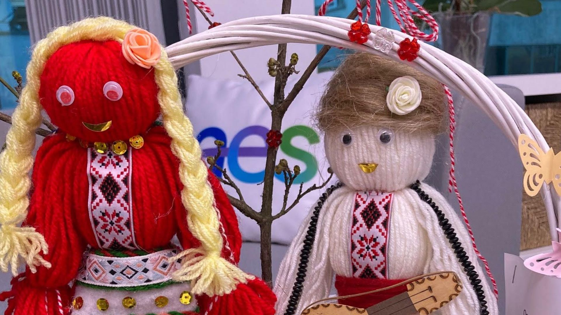 Близо 400 деца в Гълъбово майсториха мартеници в традиционния конкурс на AES България 