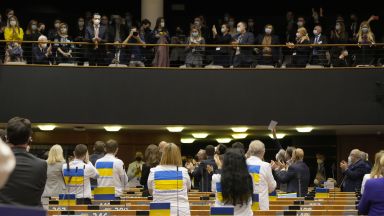 Украинският президент Володимир Зеленски направи видеообръщение към Европейския парламент а