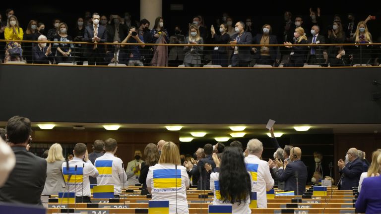 Украинският президент Володимир Зеленски направи видеообръщение към Европейския парламент, а