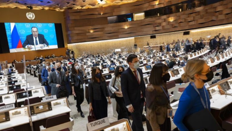 Посланици и дипломати се обединиха в своеобразен протест като заедно