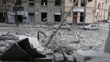 Най малко осем души загинаха в Харков след руски въздушен удар
