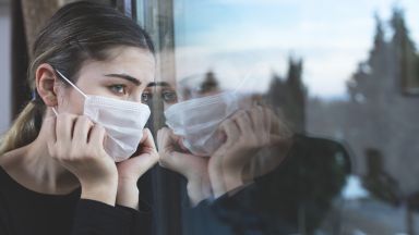 Две години след първите случаи на ковид хората изглежда все