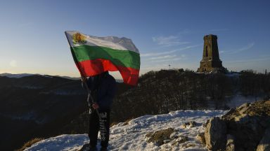 С декларация парламентарната група на Възраждане поиска оставката на директора