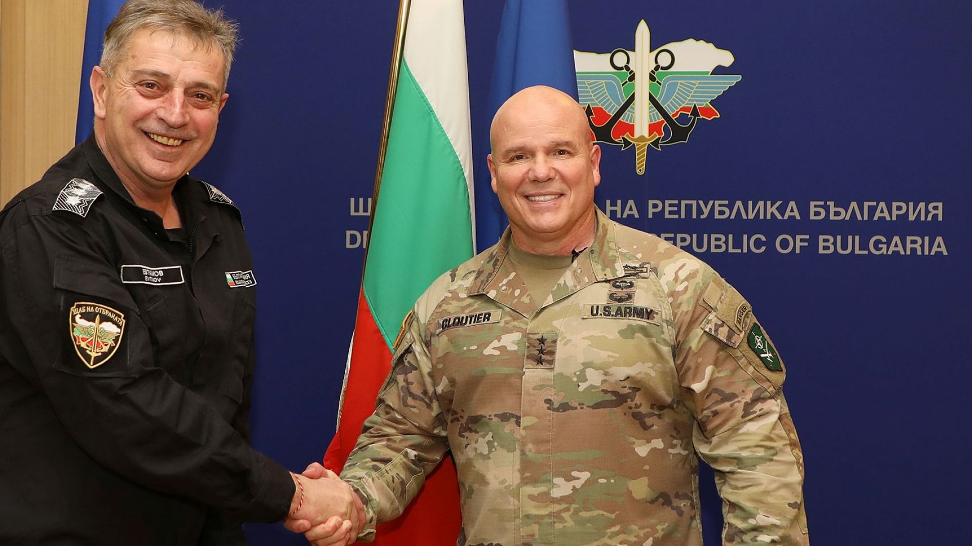 НАТО изпраща още самолети по източния фланг, шефът на Сухопътното командване е в България