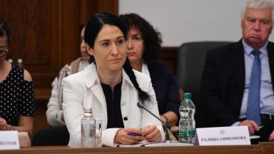 Заместник министърът на отбраната Ралица Симеонова обяви с емоционален пост