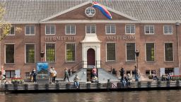 Музеят Ермитаж Амстердам прекрати отношения с Ермитажа в Санкт Петербург