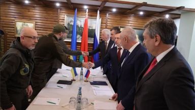Преговорите Москва-Киев започнаха на фона на убит генерал и опит за отцепване на Черно море